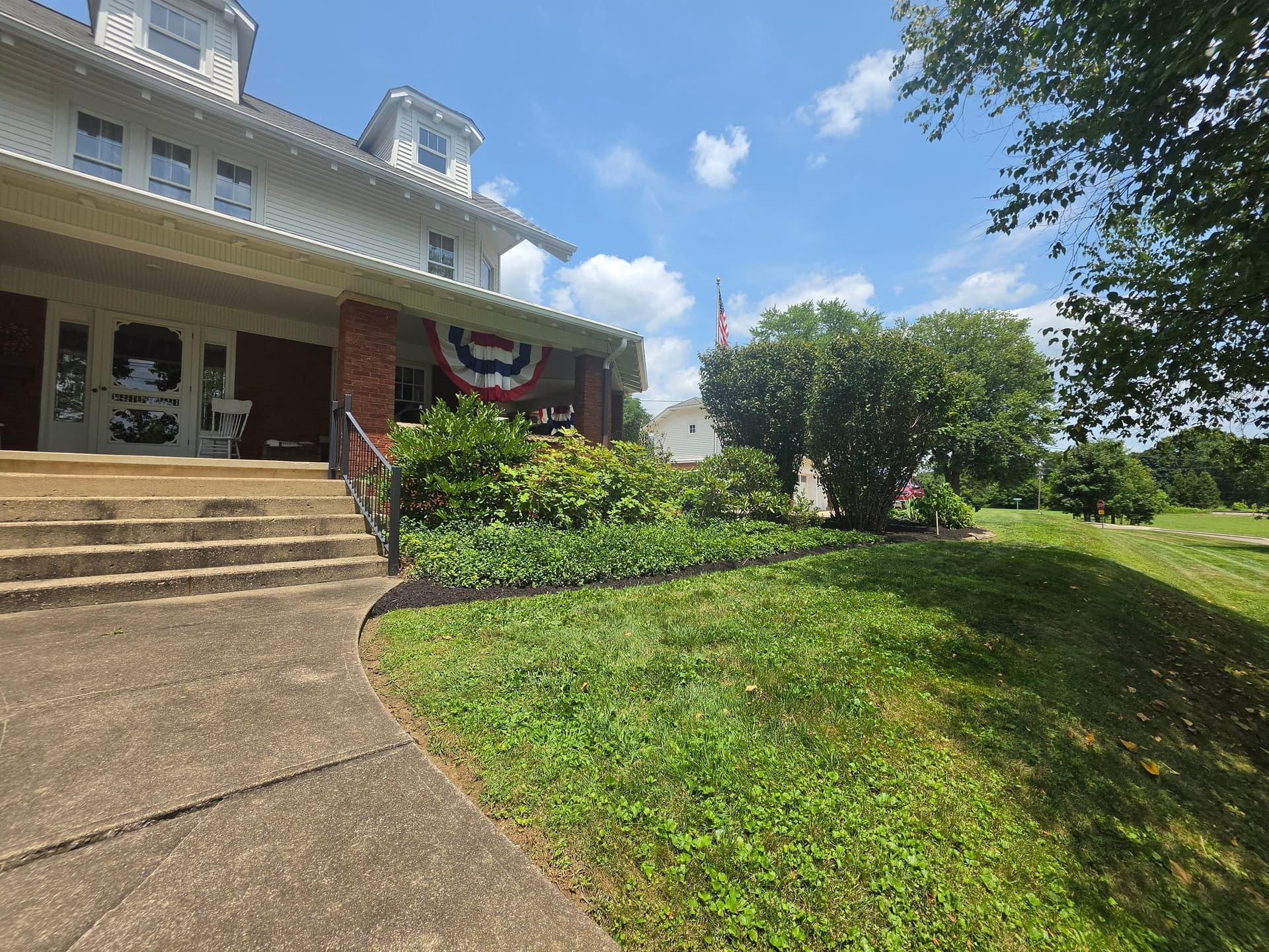 Gallery photos for Flower Bed Cleanup and Fresh Mulch in Bremen: Image #9