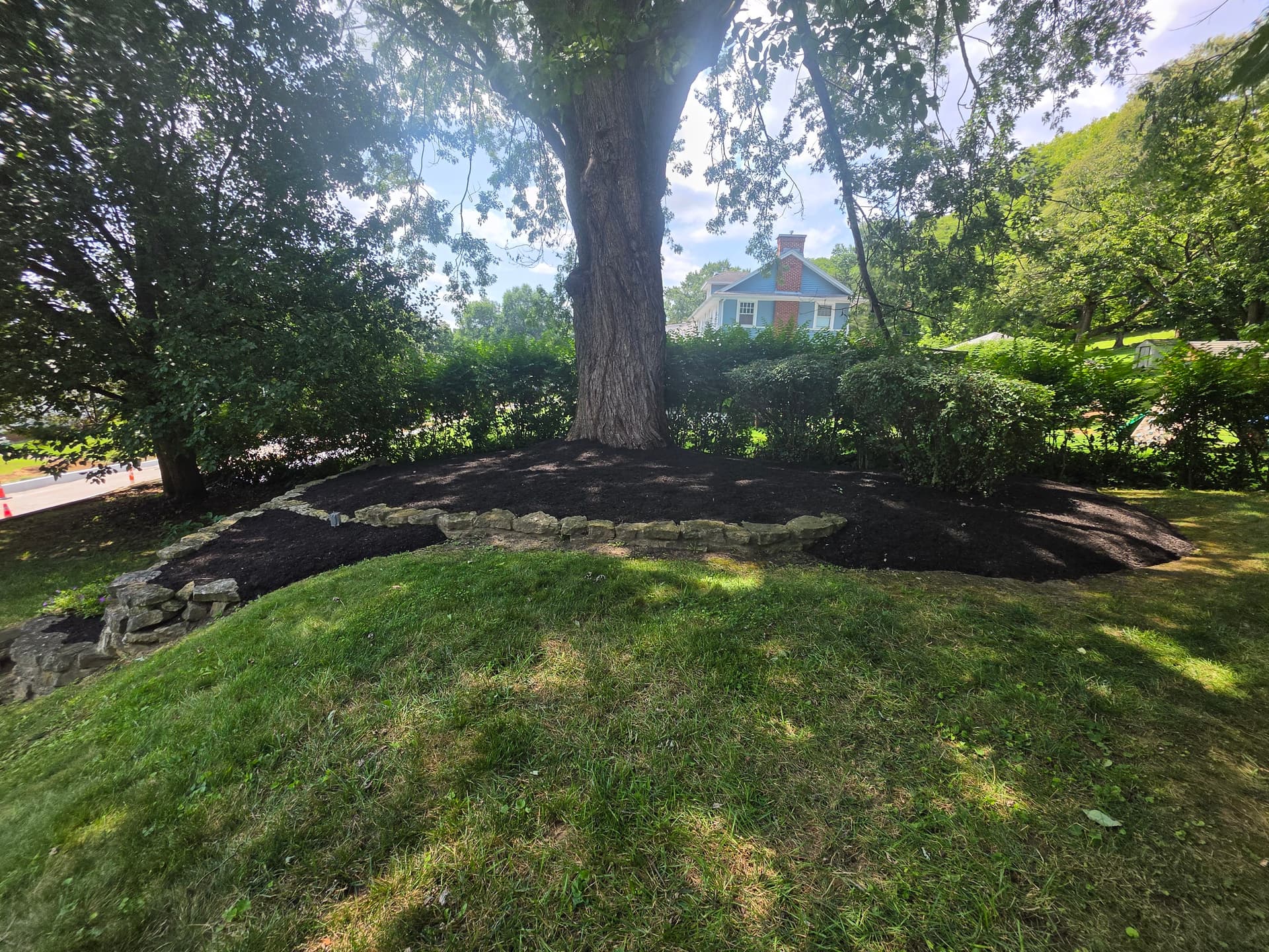 Gallery photos for Flower Bed Cleanup and Fresh Mulch in Bremen: Image #7